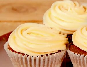 Maple syrup cupcakes with cream cheese frosting