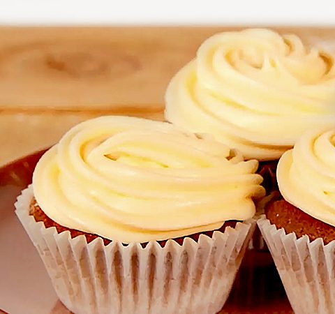 Cupcakes-and-cream-cheese-frosting.jpg