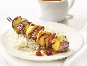 Fruity chicken kebabs with maple syrup