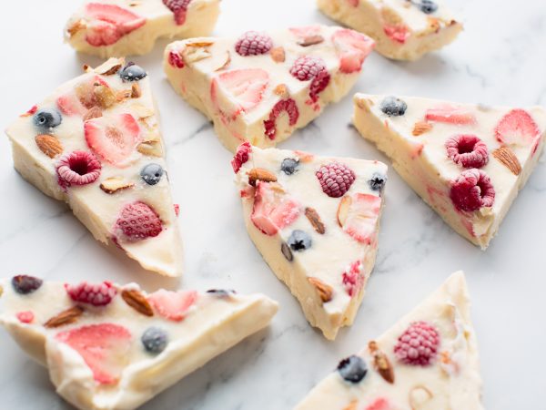 Frozen strawberry yoghurt bark