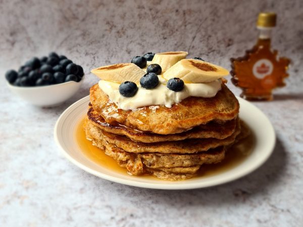 Banana wholegrain pancakes with maple