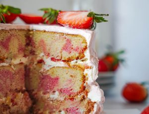 WhiskMeFree&#8217;s Vegan Strawberry Cake