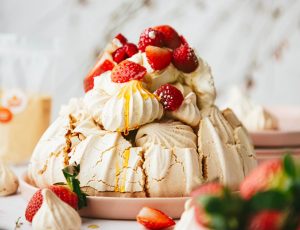 A Cup of Tea and Cake&#8217;s Valentine&#8217;s Maple Pavlova